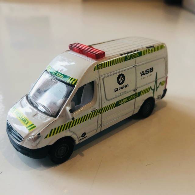 Siku Ambulance St John’s 0805
