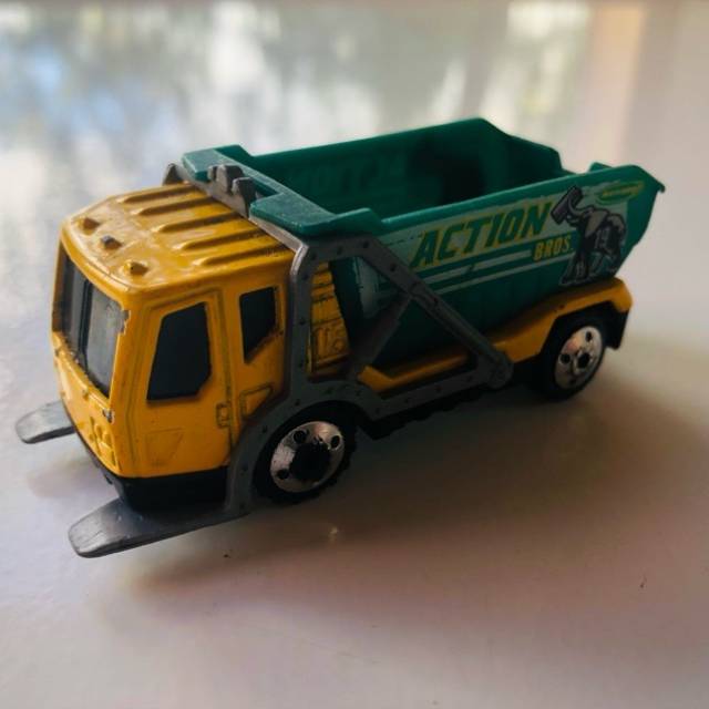 MB Trash Truck 2001