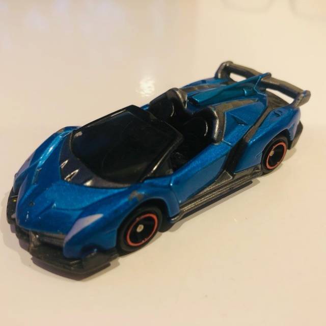 Tomica Lamborghini Veneno Roadster
