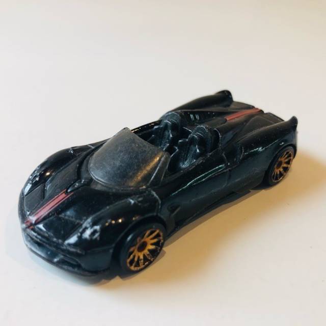 HL ‘17 Pagani Huayra Roadster Black DTW88...