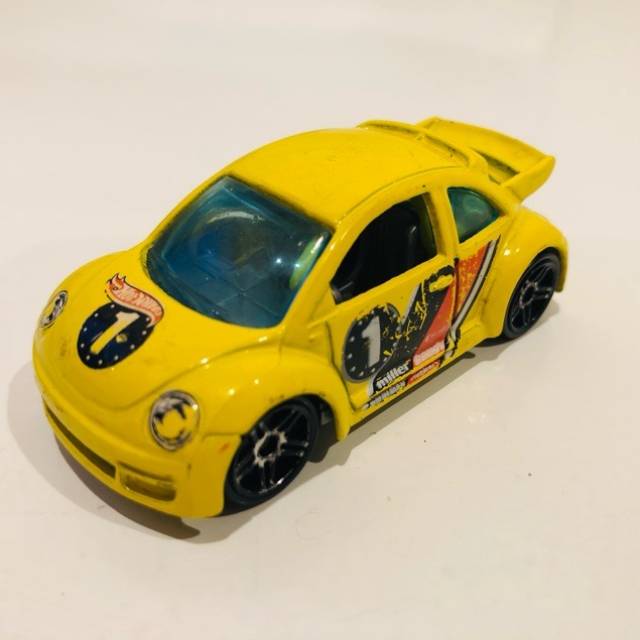 HL Volkswagen New Beetle Cup Yellow 2001 Mal...