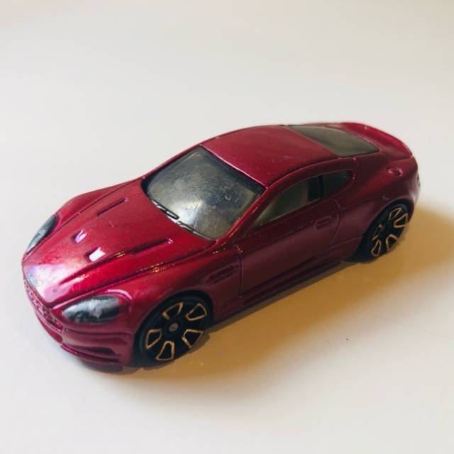 HL 2010 Hot Wheels RED R6459 Loose Aston Mar...