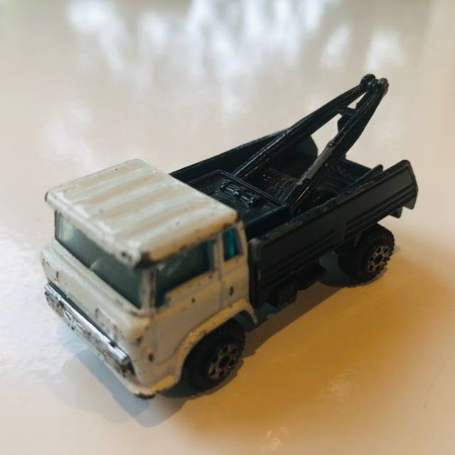 Yatming White Black Tow Truck