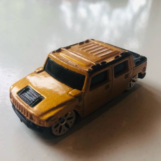 Maisto Hummer H2 Concept 2001 Gold