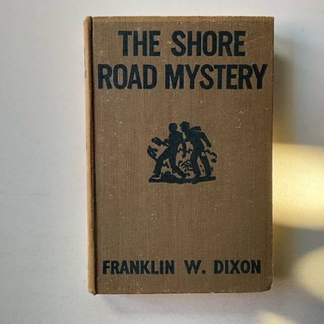 THE HARDY BOYS SERIES - THE SHORE ROAD MYSTE...