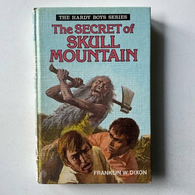 THE HARDY BOYS SERIES - The SECRET of SKULL...