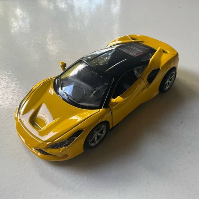 Ferrari F8 Tributon 2019 Yellow 1:36 scale