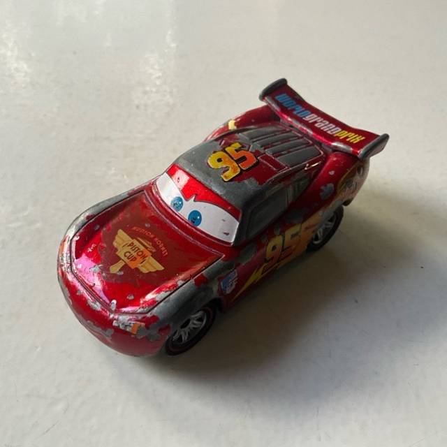 TOMICA - Pixar Cars - Lightning McQueen 2011