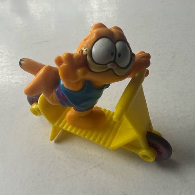 McDonald’s 1988 Garfield Yellow Push Scoot...