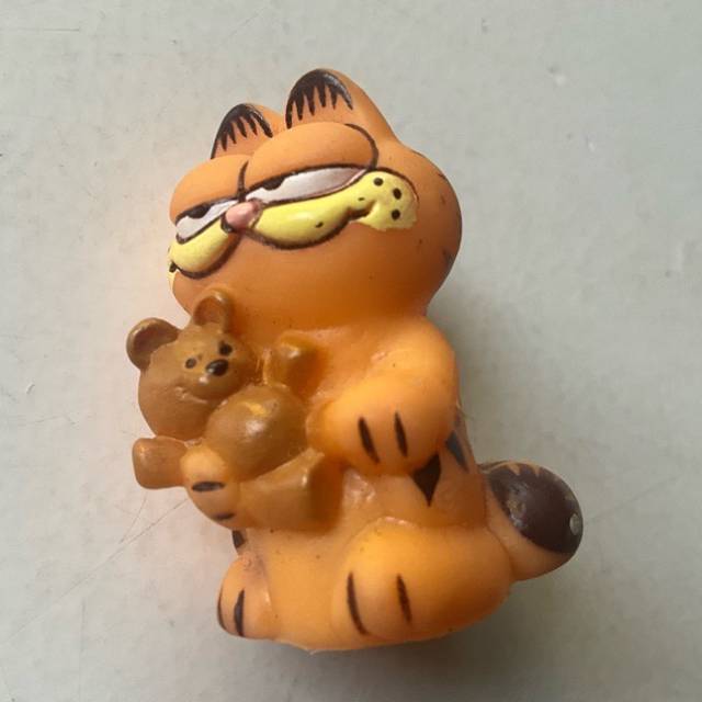 Garfield holding Teddy Bear Rubber Mini Figu...
