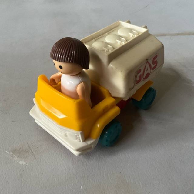 Lil Playmates Airport Gas Tanker Truck 1 fig...