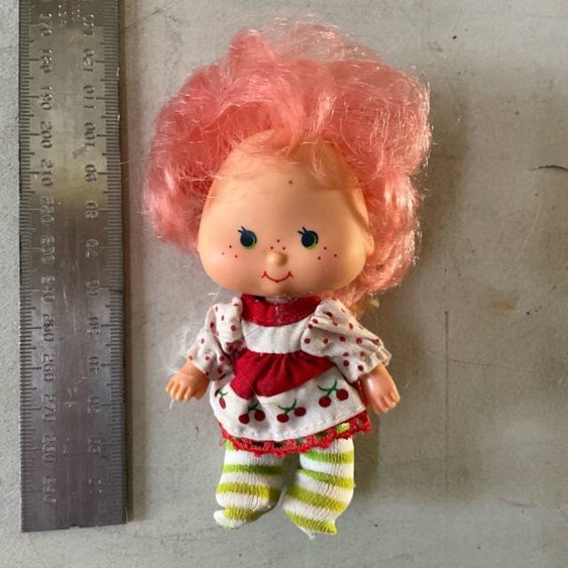 Kenner Strawberry Shortcake Cherry Cuddler B...