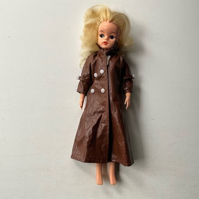 Sindy 1960’s - Brown Trench Coat, Blue Eye...