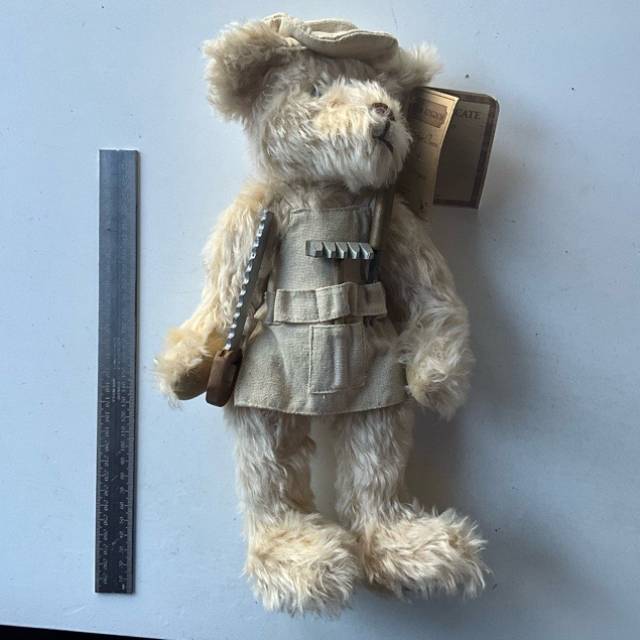 Buzzy Bee BEAR KINGDOM - (33CM Height) Camer...
