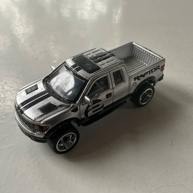 MAISTO Ford F-150 Raptor Silver (2)