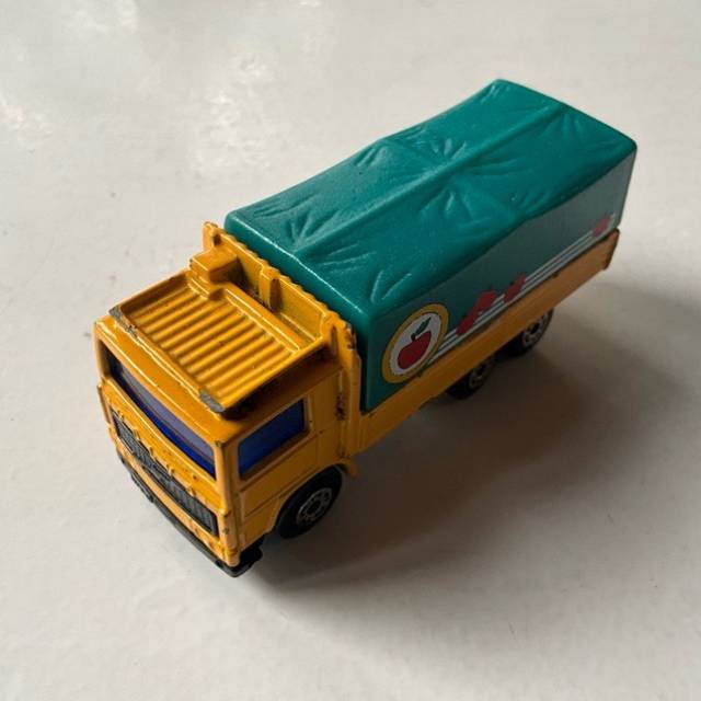 MB VOLVO 1984 (Yellow Green Fruit Truck)