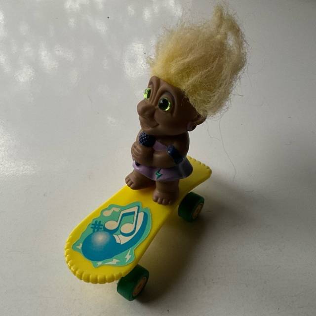 Troll RUSS Pull Back and go Rock Singer girl...