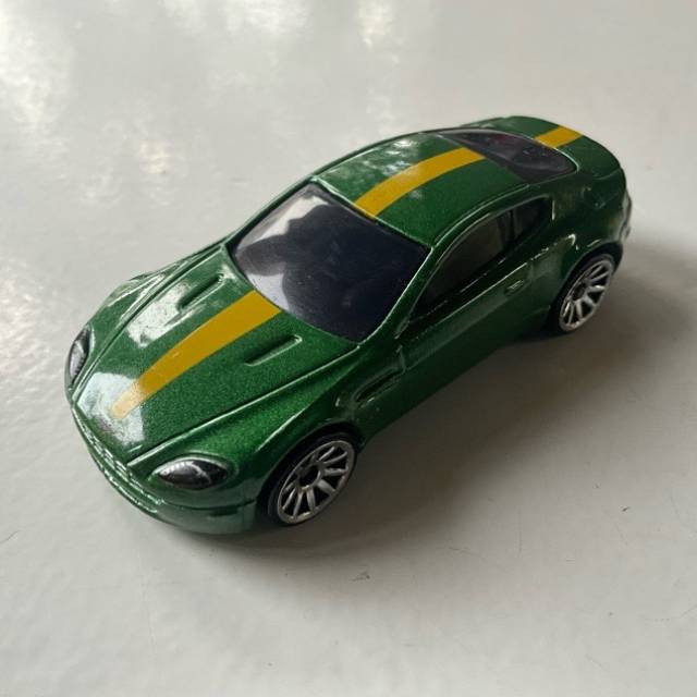 HL Aston Martin V8 Vantage Green 2015 Indone...