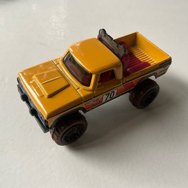 HL ‘70 Dodge Power Wagon Yellow (70) GHC39...