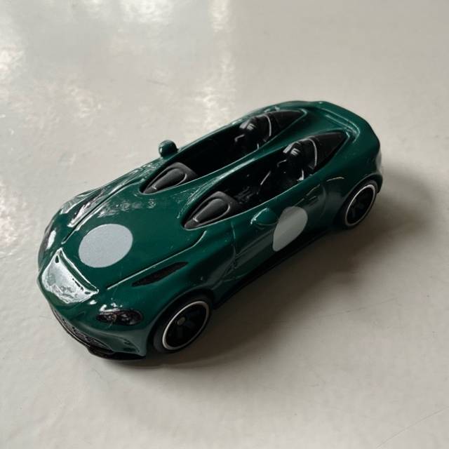 HL Premium Aston Martin V12 Speedster Green...