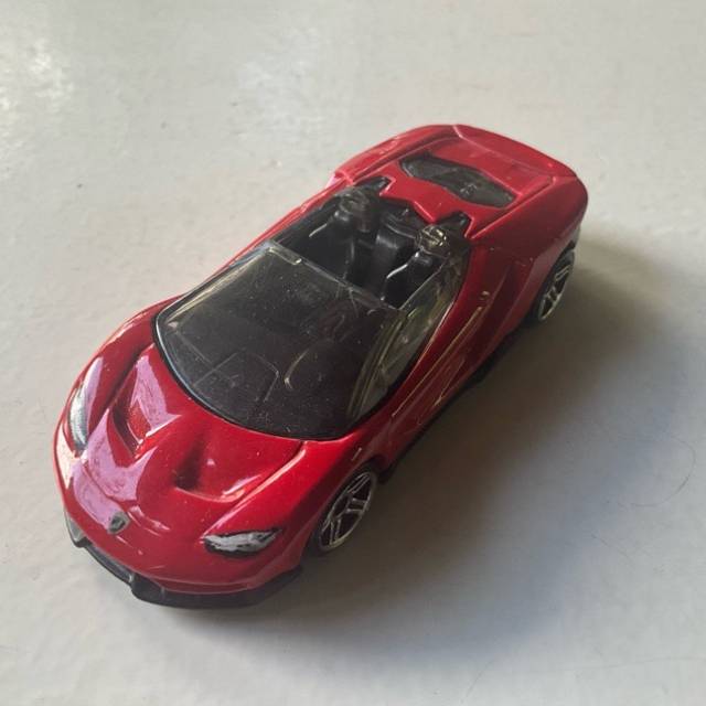 HL ‘16 LAMBORGHINI CENTENARIO ROADSTER Red...