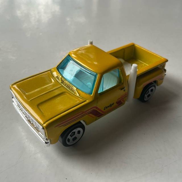 HL 1978 Dodge Lil Red Express Truck (yellow)...