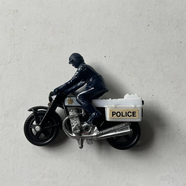 MB Black and Blue 33 Honda 750, 1977