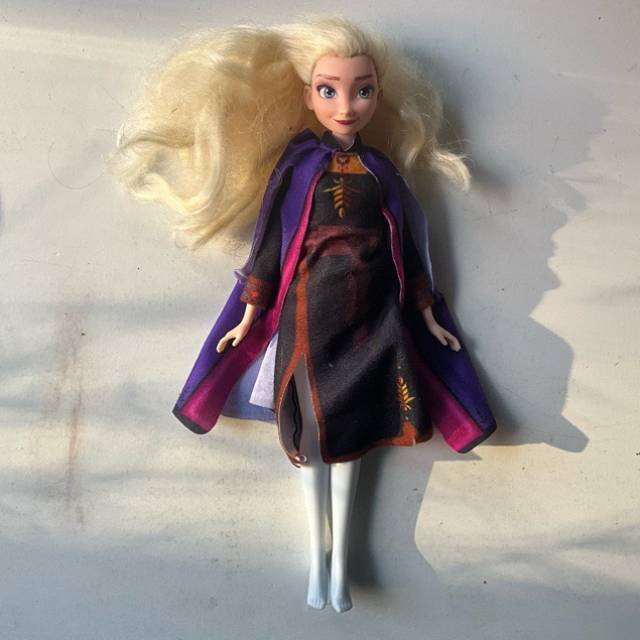 Disney Frozen Classic Elsa Fashion Doll with...