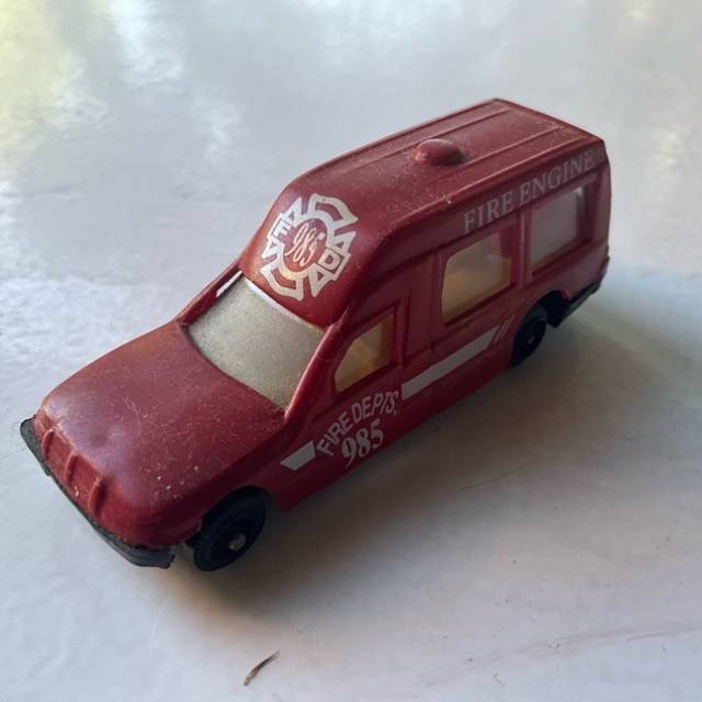 Fire Engine (985) 1995 plastic Ambulance