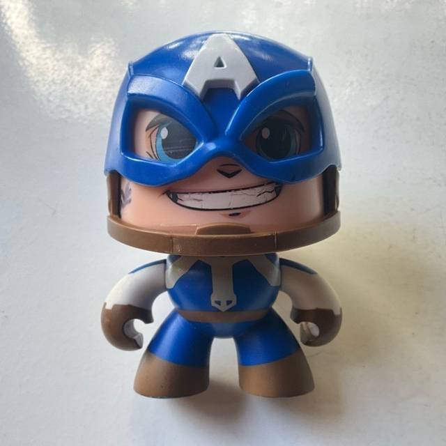 Captain America) - Marvel Classic E2163ES0 M...