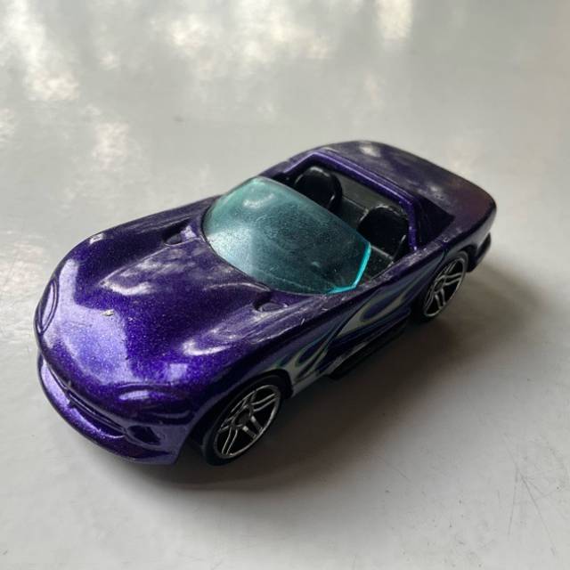HL Deep Purple 1992 Dodge Viper Convertible...