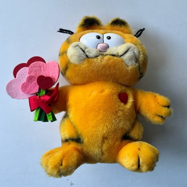 RARE Garfield with red heart and flowers 198...