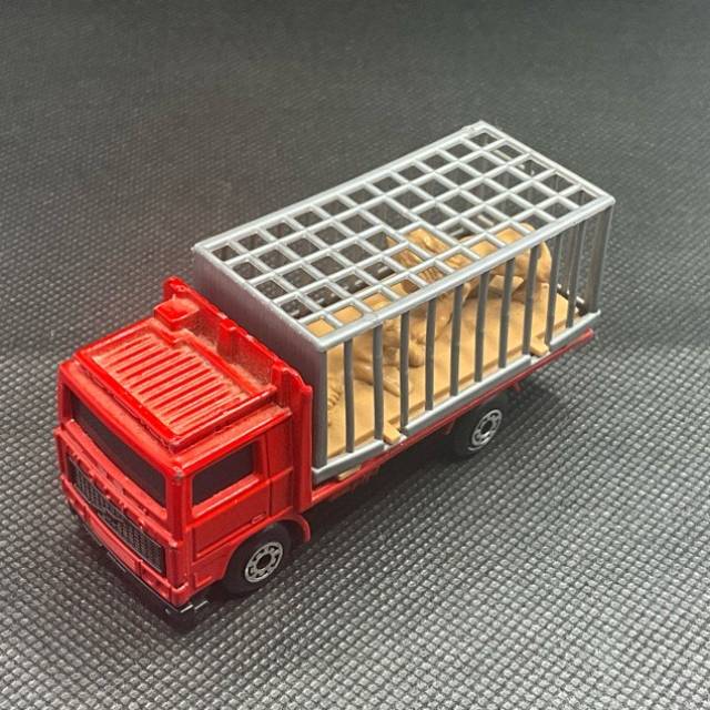 MB LESNEY 1981 Volvo Truck with Lion Cage