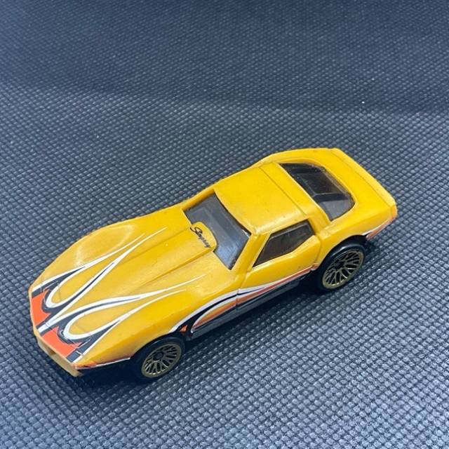 HL 1975 Corvette String Ray Gold with Flames...
