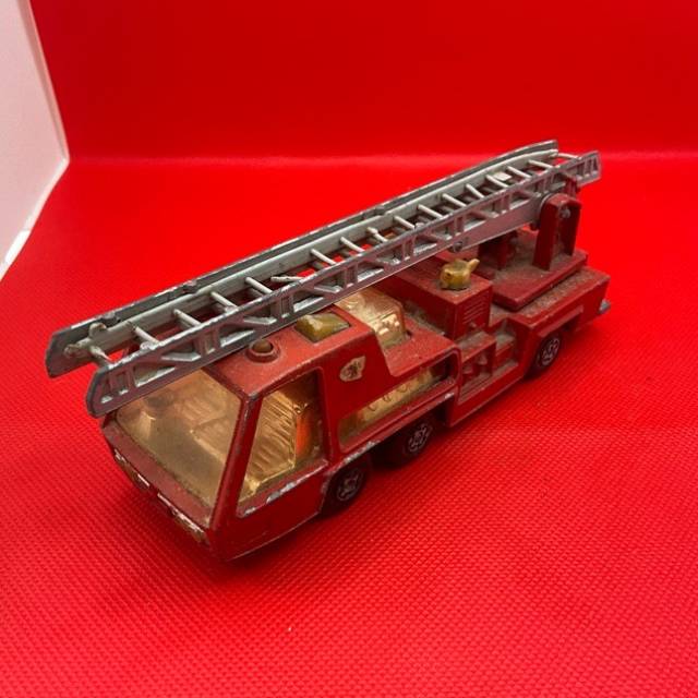 MB Super Kings K-9 Fire Tender Red 1972