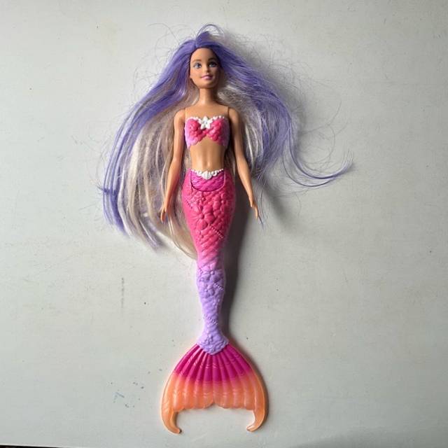 Barbie A Touch of Magic Colour Change Mermai...