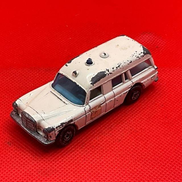 MB Superfast No.3 Mercedes Benz Ambulance