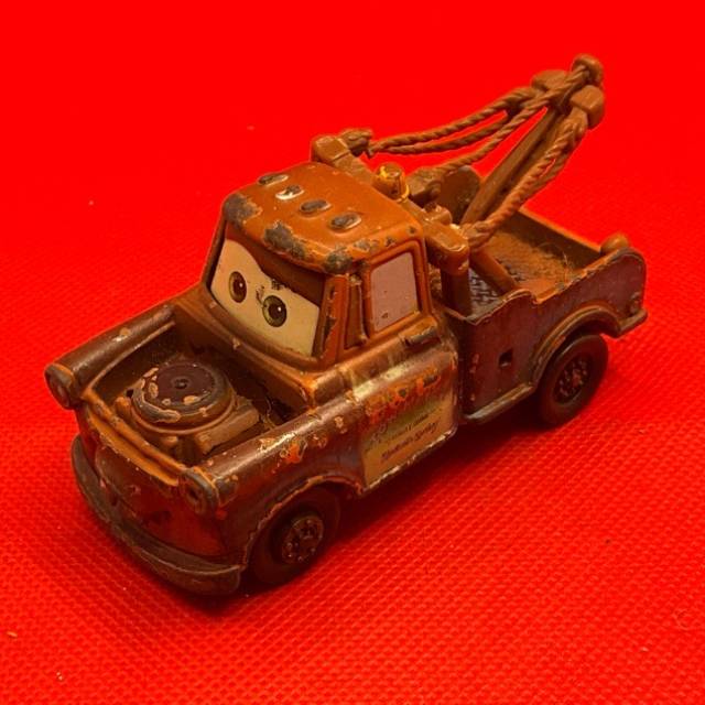 Disney Pixar Cars FJH92 MATER