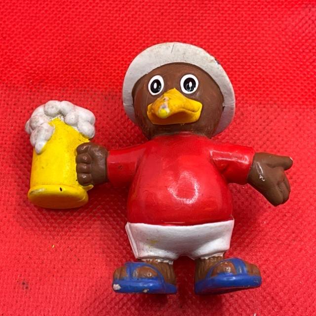 Kiwi Folk PVC figure BEER DRINKING 1985