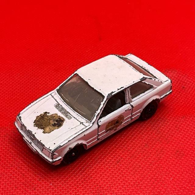 Corgi Ford Escort XR3i White
