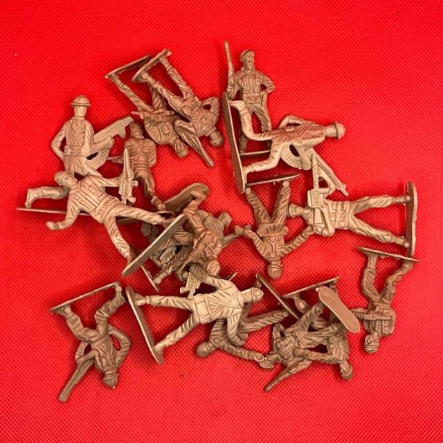 Plastic Army Men Large Light Brown x 18