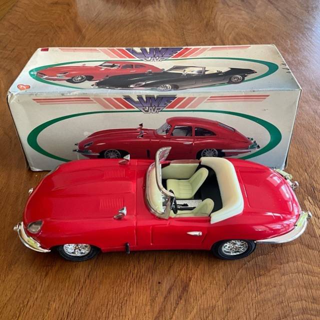 Luxe Car Tinplate Jaguar E-Type Convertible...